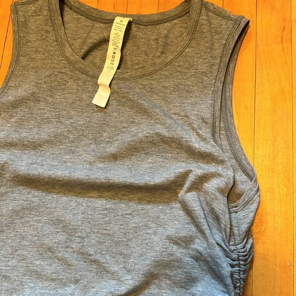 Lululemon Dress w Cinch tie side - Picture 4 of 5